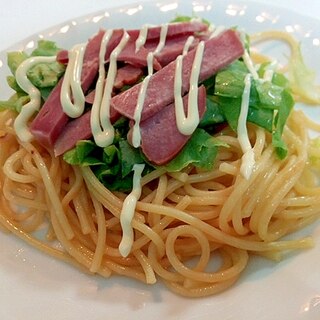 フラワーレタスとスモークタンのパスタ